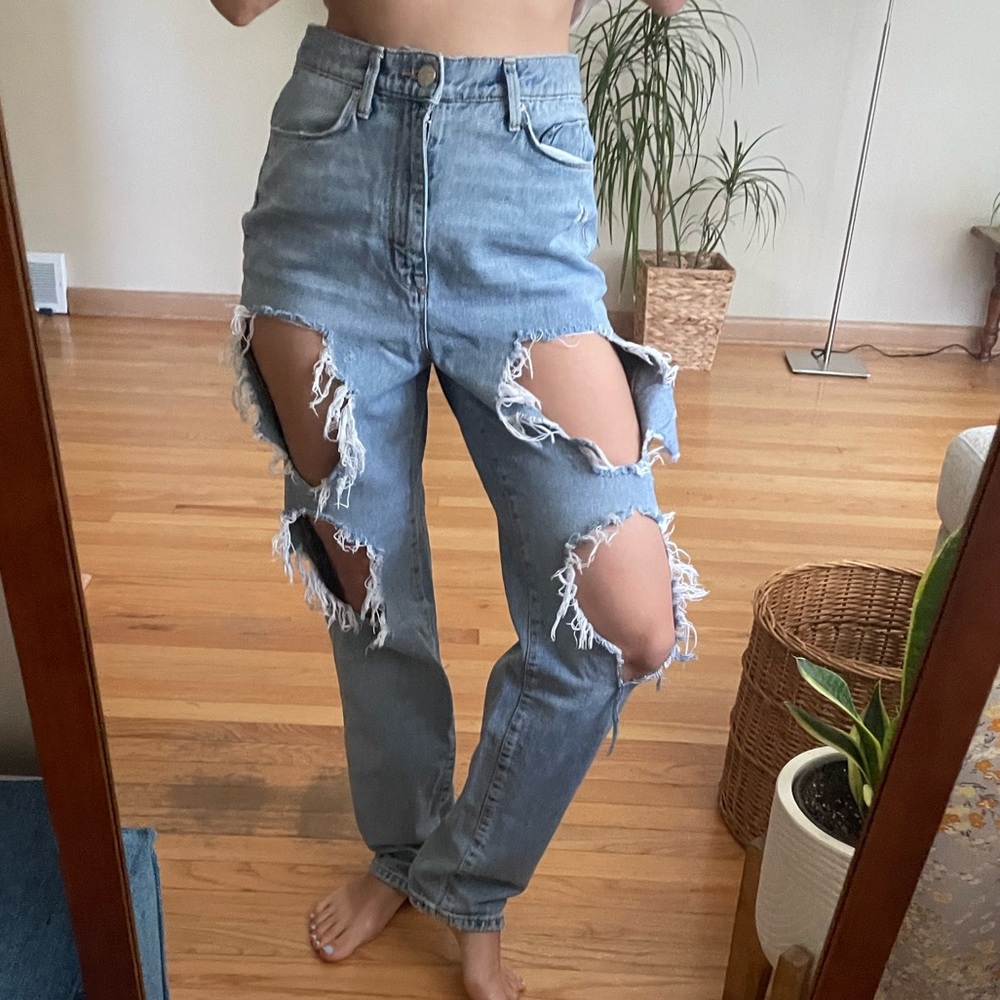 BDG mom ripped jeans high rise 
Size 27